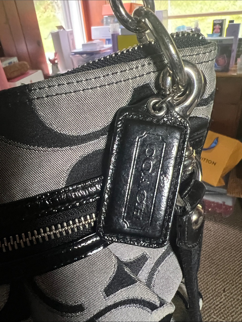 Coach Poppy Signature Canvas Crossbody in Black & Cream - Picture 4 of 8